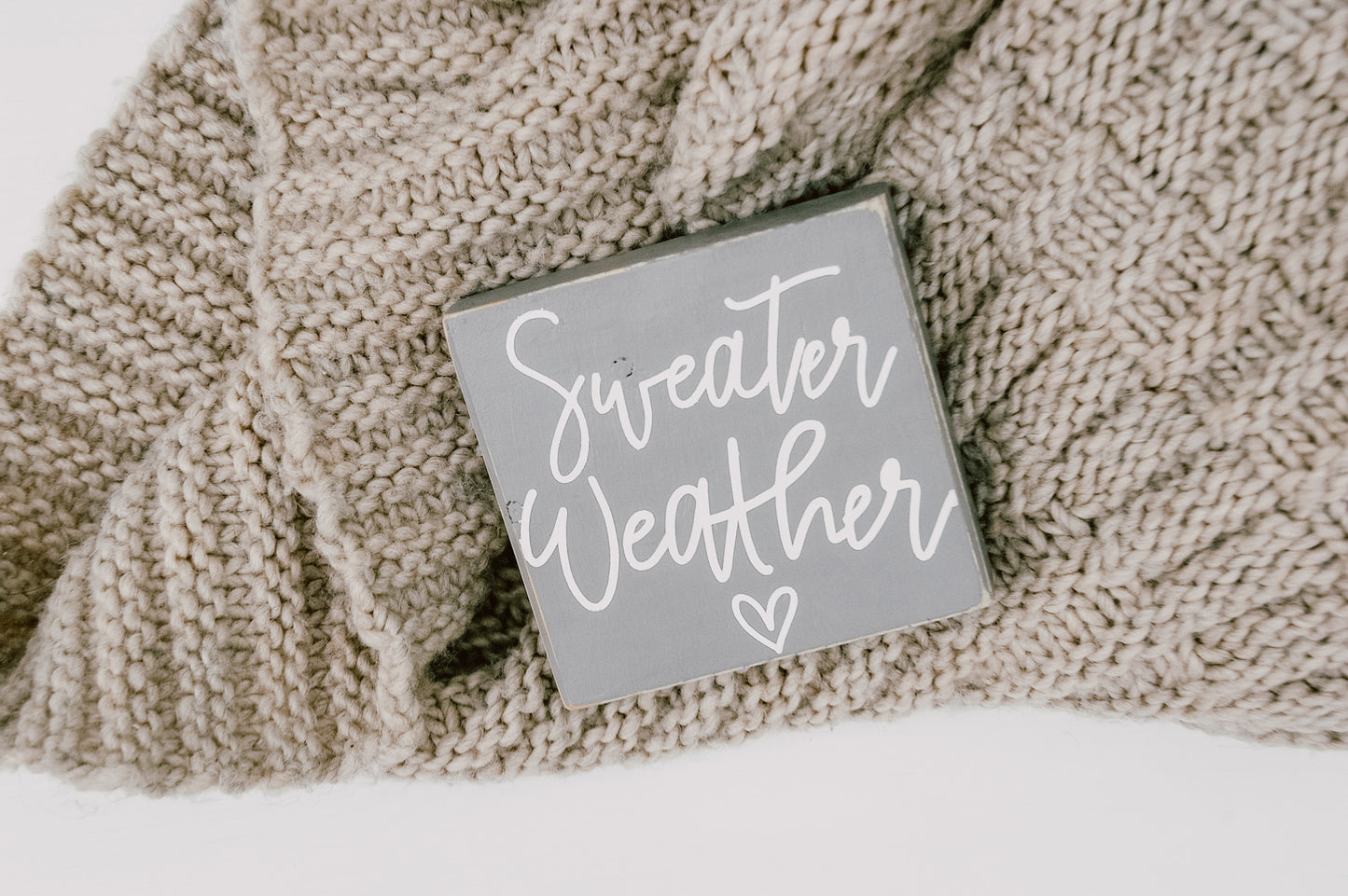 Miniblock, Minischild, Holzaufsteller, Sweater Weather