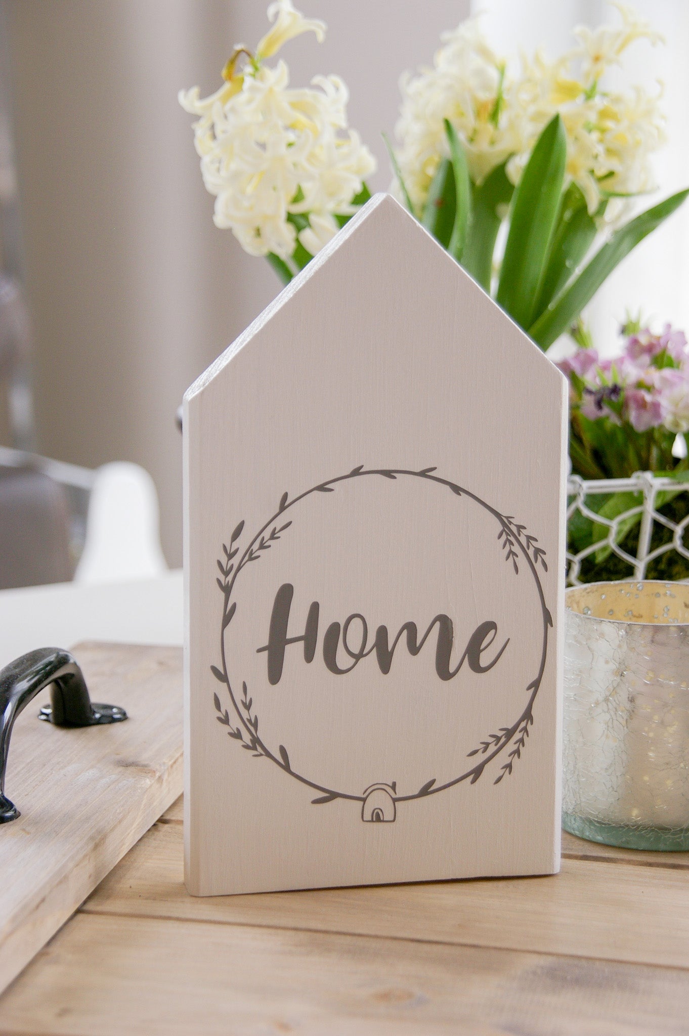 Holzhaus ''Home'' mit Kranz