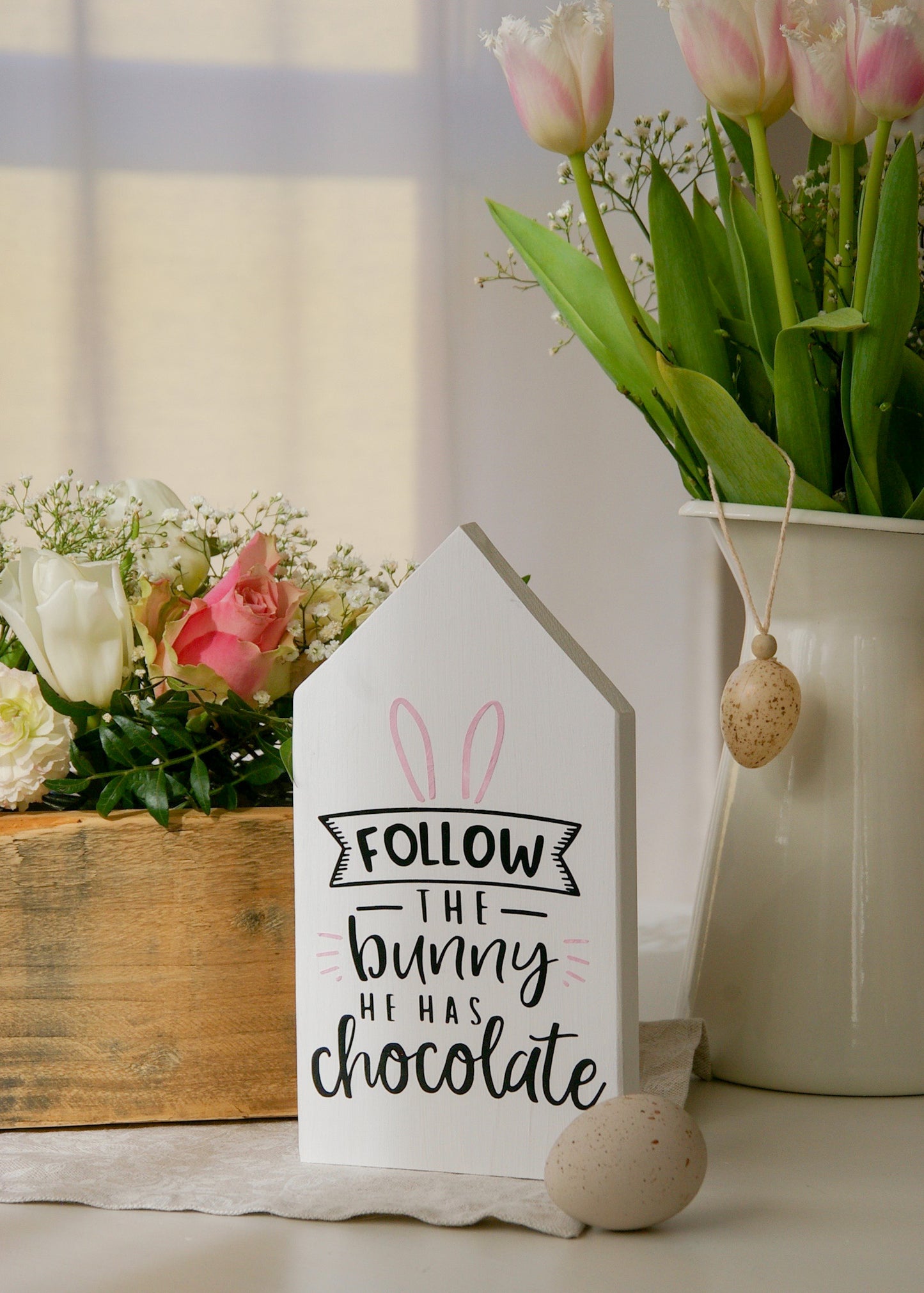 Holzhase ''Follow the bunny, he has chocolate''