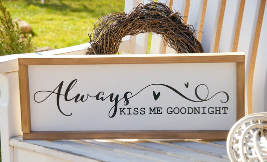 Schlafzimmerschildmit dem Spruch ''Always kiss me Goodnight''