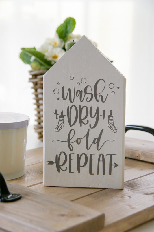 Holzhaus ''Wash, dry, fold, repeat''