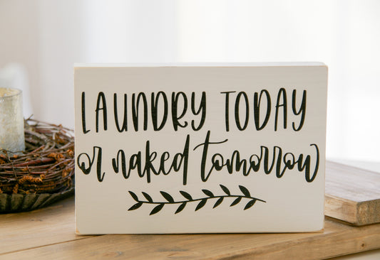 Holzschild Waschküche ''Laundry today or naked tomorrow''