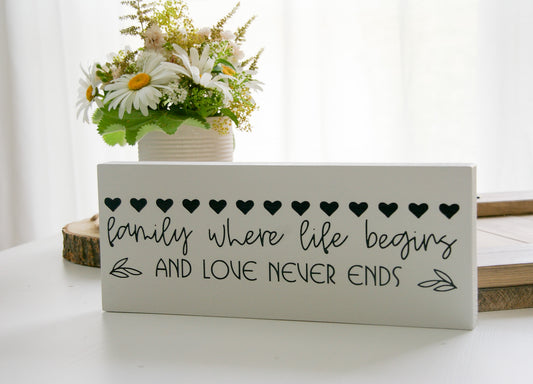 Holzaufsteller ''Family - where life begins and love never ends''